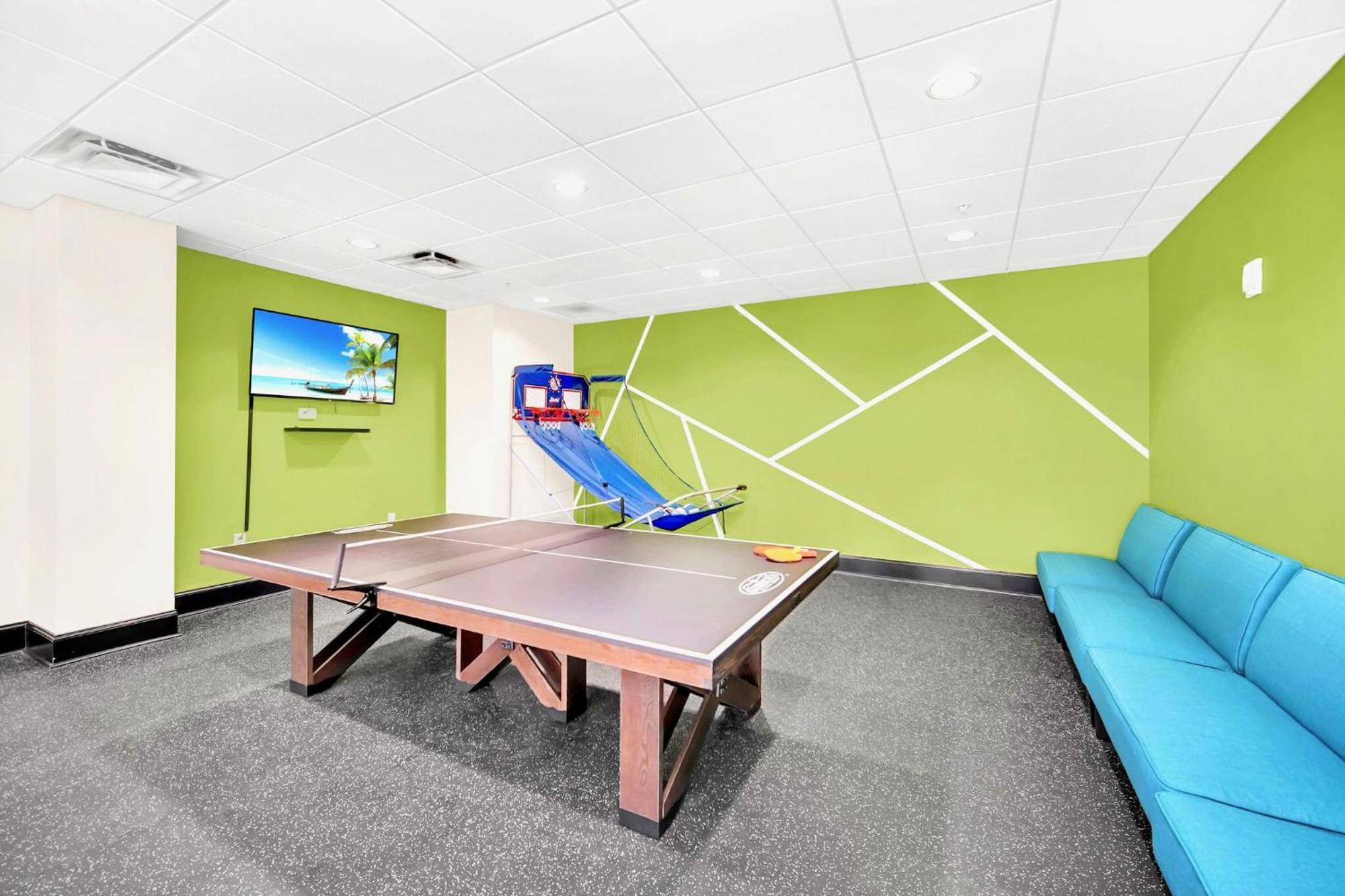 2br - Pool Hot Tub & Games - Near *